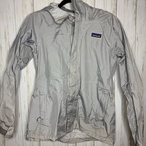 Patagonia Womens Light Gray Raincoat Medium